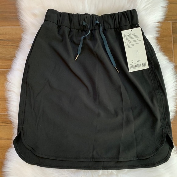 lululemon athletica Dresses & Skirts - On the fly skirt black lululemon NWT high rise